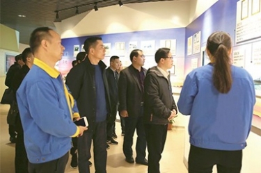 贵州省黔东南州委常委、榕江县县委书记贺代宏一行到公司旅行学习考察