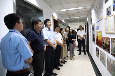 浙江省政协工会界别组来优发国际纸业调研新时代工匠培育事情