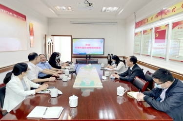 平湖市政协主席何健莅临优发国际纸业全资子公司平湖景包调研走访