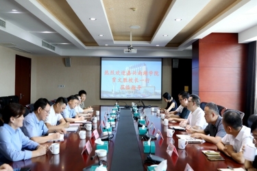 嘉兴南湖学院党委副书记、校长贾文胜一行莅临优发国际纸业调研交流